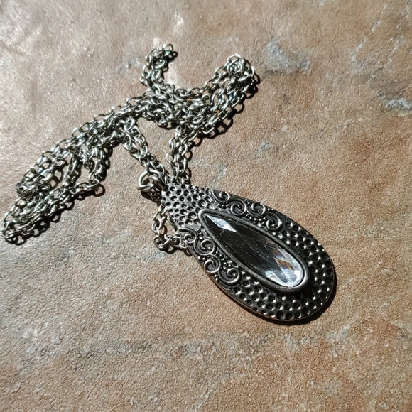 3/$15 White Gem Necklace - Picture 5 of 7